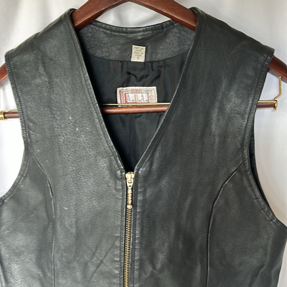 ADA black leather women’s vest. Size Small. Two pockets in front. - Picture 4 of 11